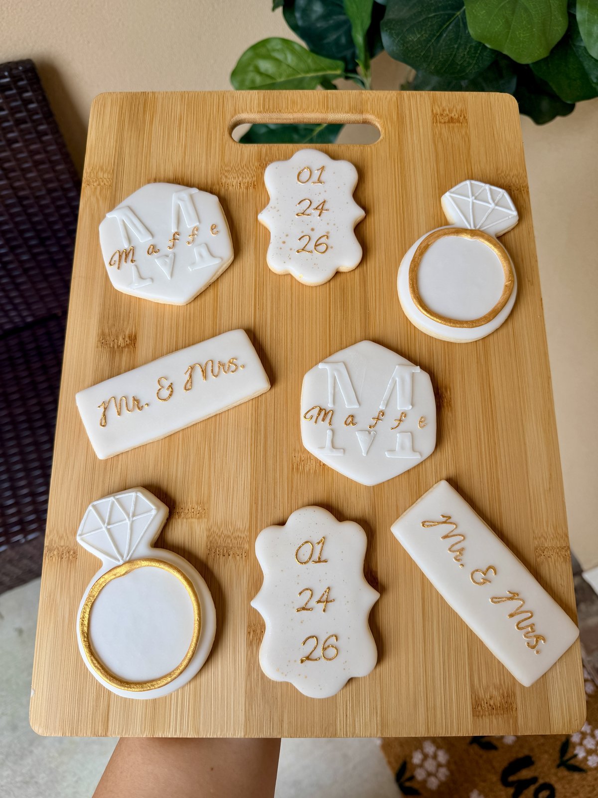 Example: focused gold monogram custom dozen